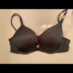 Adorable polka dot VS PINK bra